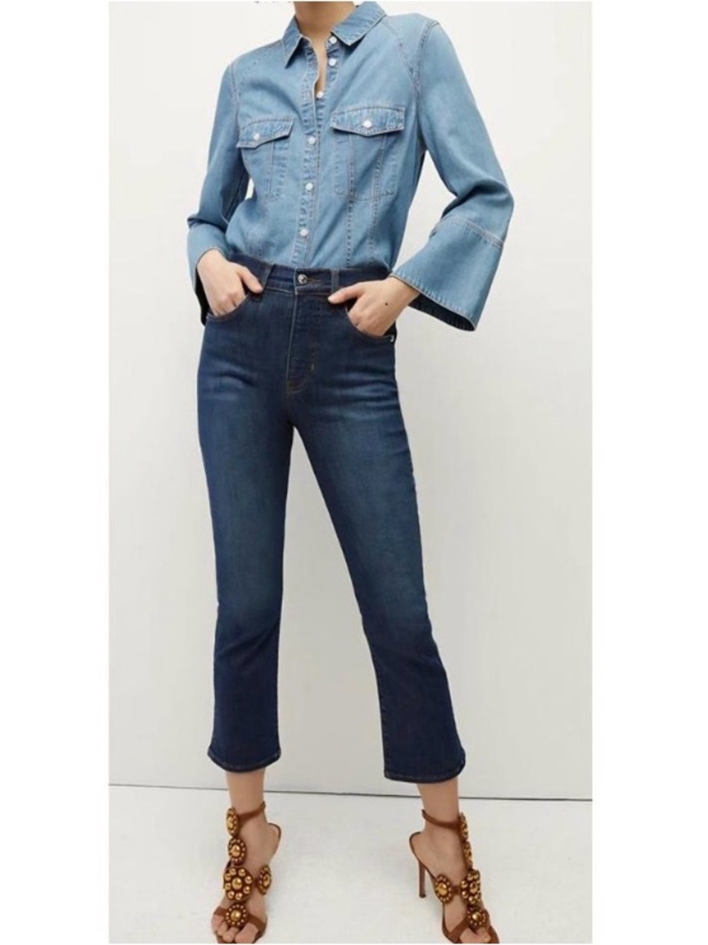 Veronica Beard Woman’s Carly Kick Flare Jeans in Washed Blue